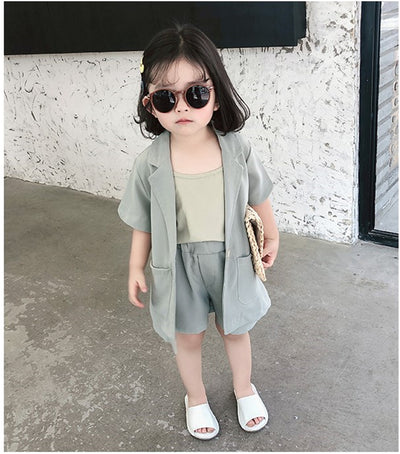Conjunto de Tres Piezas Infantil: Chaleco, Shorts y Blusa de Gasa Ligera para Primavera y Verano - Image 9