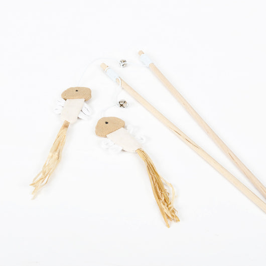 Juguete Interactivo de Madera para Gatos - Vara con Plumas - Image 3