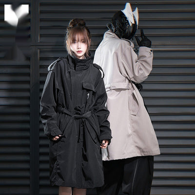 Abrigo Tipo Trench Coat Oblicuo de Solapa Alta para Hombre