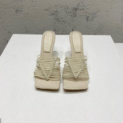 Sandalias de Tacón Alto con Punta Cuadrada en Malla Tejida y Cuero - Image 5