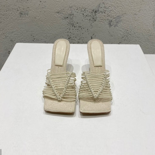 Sandalias de Tacón Alto con Punta Cuadrada en Malla Tejida y Cuero - Image 5