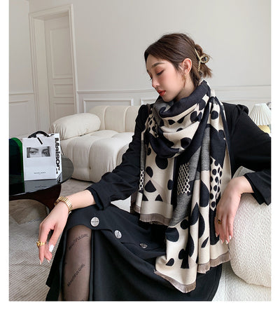 Elegante Chal Largo Cálido para Mujer - Image 2
