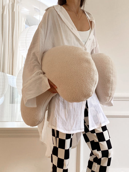 Almohada de Terciopelo Suave Cordero Toffee Blanco con Núcleo Reforzado - Image 5