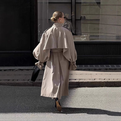 Gabardina Larga Beige con Cinturón y Capa - Image 3