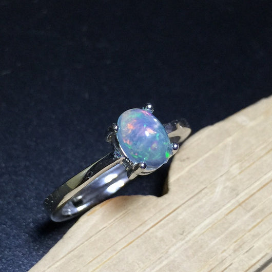 Anillo de Ópalo Australiano Natural con Fuego Deslumbrante - Image 2