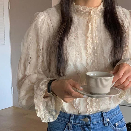 Blusa Elegante con Cuello Mao y Mangas Abullonadas en Encaje