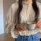Blusa Elegante con Cuello Mao y Mangas Abullonadas en Encaje