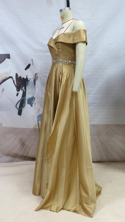 Vestido Largo de Gala con Cola Elegante - Image 3