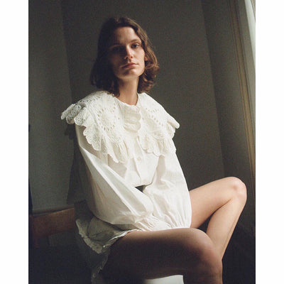 Camisa Blanca de Lino con Solapa Ancha y Bordado Retro de Loto Calado - Image 21