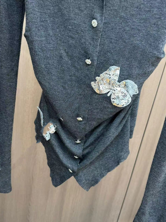 Cardigan de Lana Ajustado con Hebilla de Diamantes y Pliegues Elegantes - Image 3