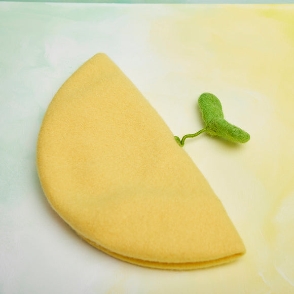 Boina Artesanal de Fieltro de Lana con Brote Verde - Diseño Versátil
