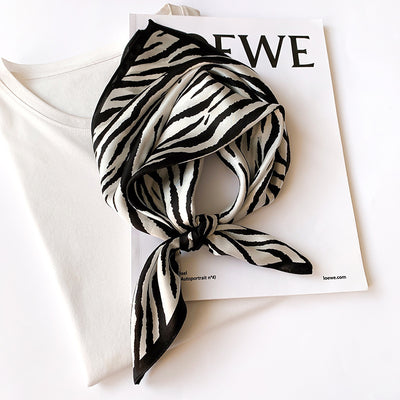 Pañuelo de Seda Cuadrado 53cm con Rayas Elegantes - Image 10