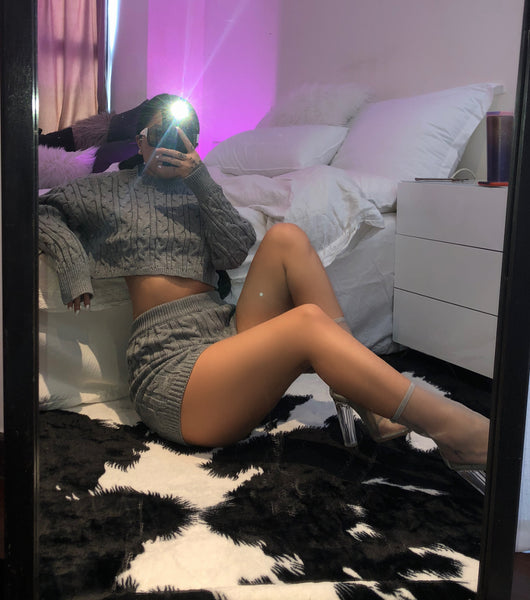 Conjunto Deportivo: Blusa Suelta Manga Larga y Shorts Ajustados - Image 9