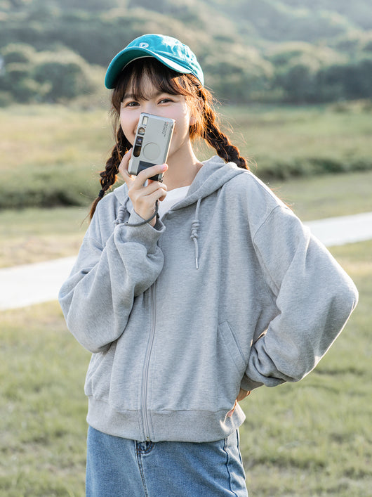 Sudadera Gris Cropped con Capucha para Mujer - Image 10