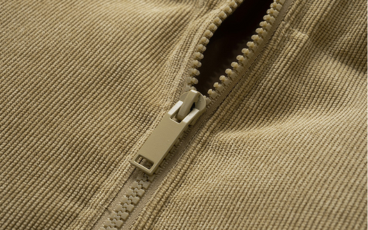 Chaqueta de Pluma Corta para Hombre con Bordado - Diseño Liso - Image 13