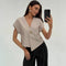 Blusa Elegante Cuello V con Cintura Marcada y Hombros Amplios