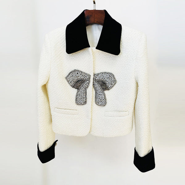 Abrigo de Invierno con Moño y Detalles Perlados