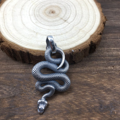 Anillo de Calavera en Plata Esterlina con Colgante de Serpiente Python - Image 9