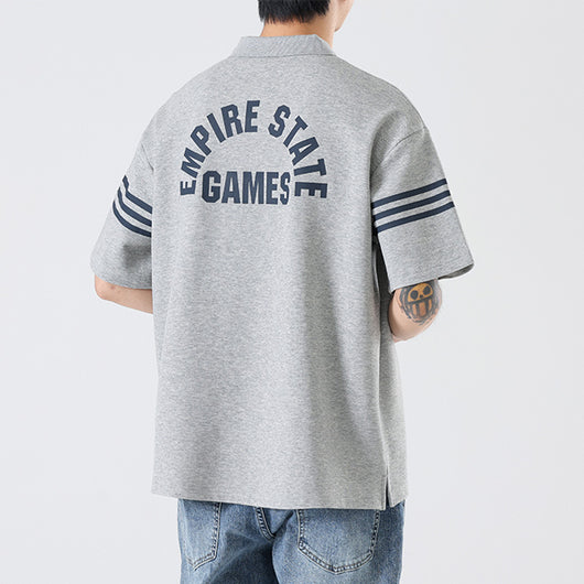 Playera Estampada con Letras y Rayas para Hombre - Estilo Personalidad - Image 2