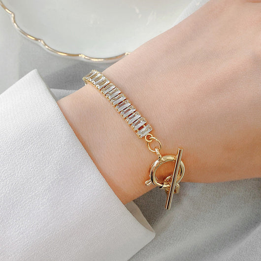 Pulsera de Circonita con Hebilla OT y Costuras Decorativas - Image 5