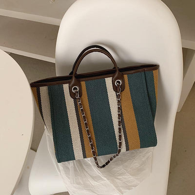 Bolsa de Cadena Portátil con Textura Rayada y Detalles en Contraste - Image 14