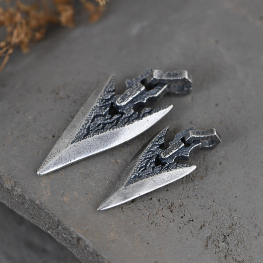 Collar de Plata para Hombre con Piedra en Forma de Arma - Image 5