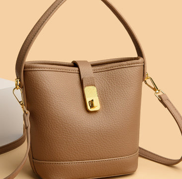Bolso de Cuero Minimalista Bandolera Multicapa - Diseño Versátil y Elegante - Image 16