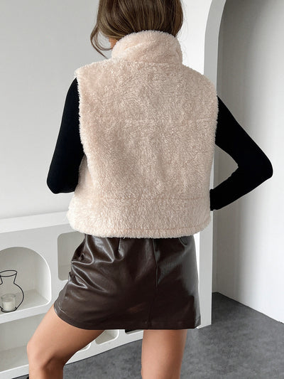 Chaleco de Lana Merino Bicolor con Detalles en Cuero y Pelaje - Image 10
