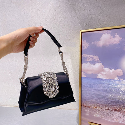 Bolso Cuadrado Pequeño de Seda Satinada con Moño Diamante - Image 9
