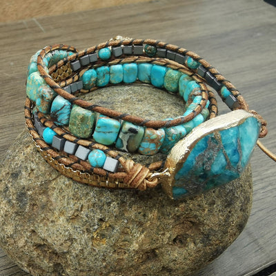 Pulsera de Cuero Tejida a Mano con Hilo Dorado Multicapa - Image 9