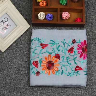 Pañuelo Étnico de Seda con Bordados Florales - Protección Solar y Estilo - Image 14