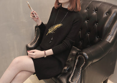 Suéter Holgado de Manga Larga con Detalle de Plumas para Mujer - Image 10