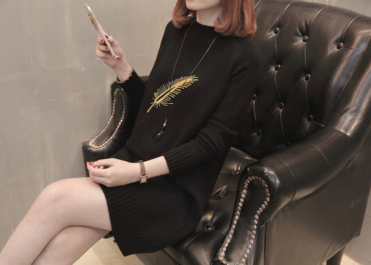 Suéter Holgado de Manga Larga con Detalle de Plumas para Mujer - Image 10