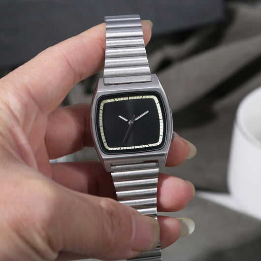 Reloj de Pulsera Minimalista Cuadrado sin Logo - Diseño Versátil - Image 18
