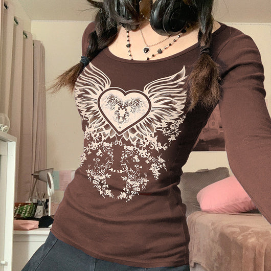Camiseta Alas del Corazón Ajustada Cuello Redondo Manga Larga - Image 2
