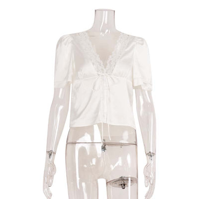 Blusa Ajustada con Escote V y Detalles de Encaje - Image 5