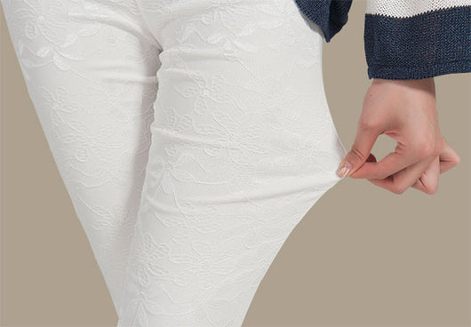 Pantalones Lápiz para Mujer con Detalles de Encaje - Image 8