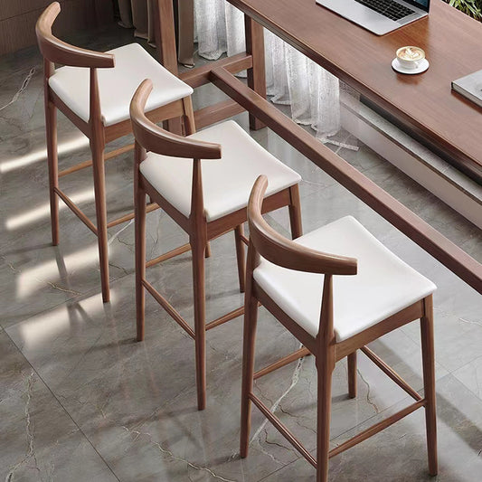 Taburete Minimalista Nórdico en Madera Maciza con Detalles en Cuerno - Image 2