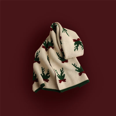 Bufanda Tejida Roja con Estampado de Reno y Copos de Nieve - Image 7