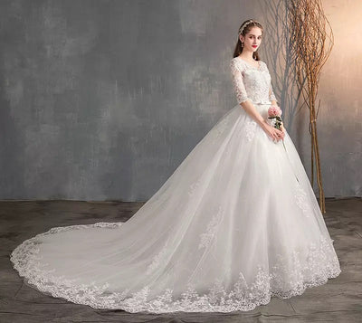 Vestido de Novia con Manga Larga y Cola Elegante - Image 4