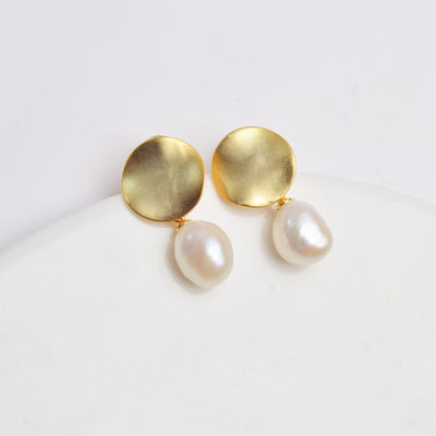 Aretes de Perlas de Agua Dulce en Plata - Image 3