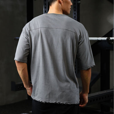 Playera Suelta de Algodón Rasgada para Hombre - Image 2