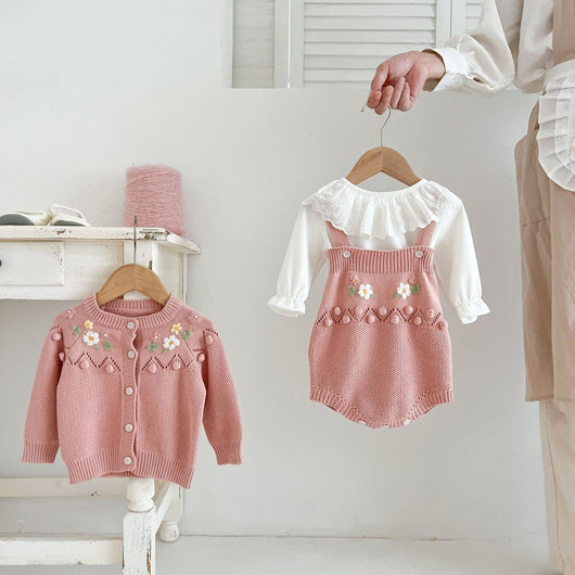 Conjunto Tejido a Mano para Recién Nacido - Cardigan y Mameluco con Flor - Image 24