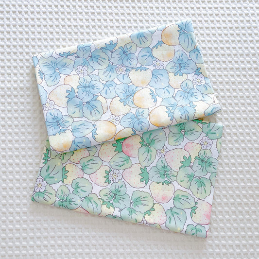 Tela Estampada de Algodón Twill con Diseño de Fresas - Image 2