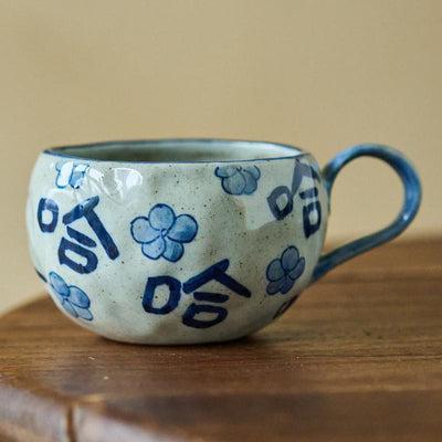 Taza de Cerámica Artesanal Azul y Blanco con Diseño Dibujado a Mano - Image 6