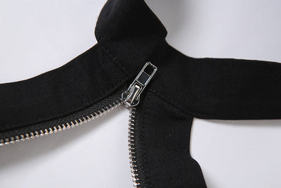 Blusa Elegante de Cuello Halter con Detalles Calados y Costuras Bicolor - Image 7