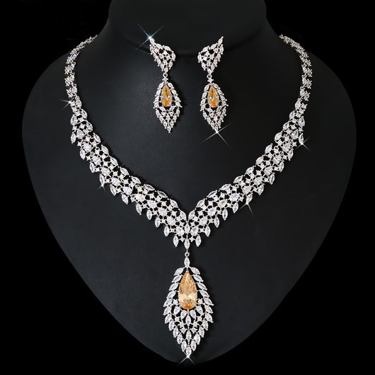 Conjunto de Aretes y Collar con Alas de Circón - Elegancia y Temperamento - Image 9