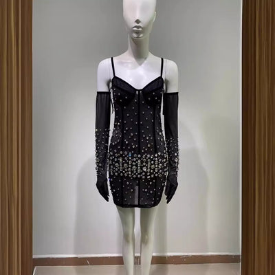 Guantes con Strass y Vestido de Malla Negra Sensual con Tirantes - Image 4