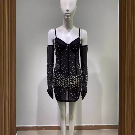 Guantes con Strass y Vestido de Malla Negra Sensual con Tirantes - Image 4