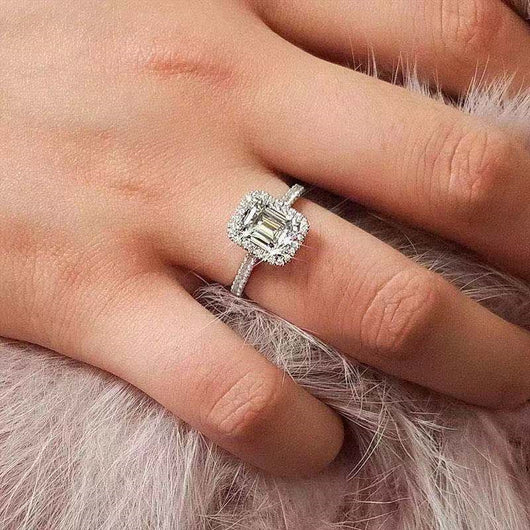 Anillo de Diamante Moissanita con Propuesta de Corte Esmeralda - Image 8